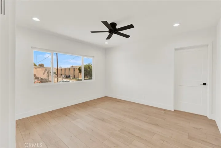 Front Unit- Living Room