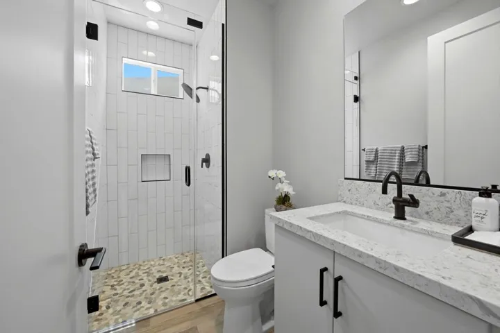 Bath 2 Downstairs!