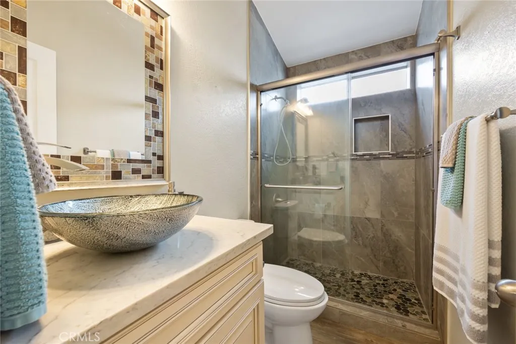 2nd Bathroom