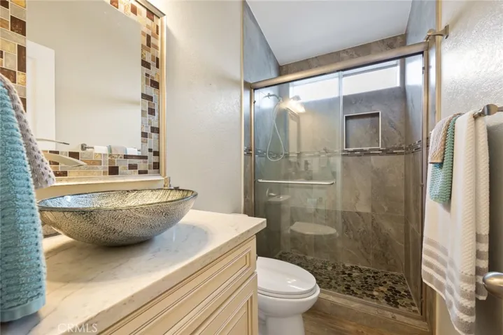 2nd Bathroom