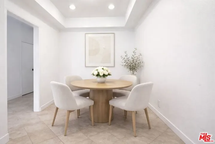 1167 Roxbury Drive 203, Los Angeles, California 90035