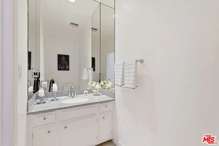1167 Roxbury Drive 203, Los Angeles, California 90035