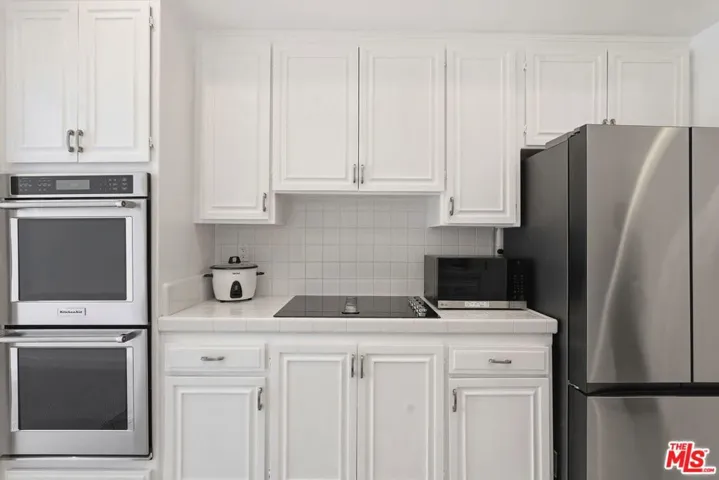 1167 Roxbury Drive 203, Los Angeles, California 90035
