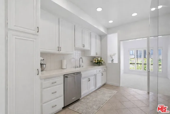 1167 Roxbury Drive 203, Los Angeles, California 90035