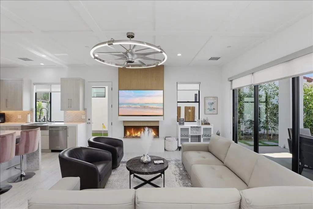 Great Room with all Leather Seating