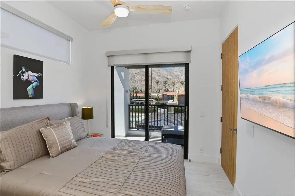 Queen Bed and Balcony