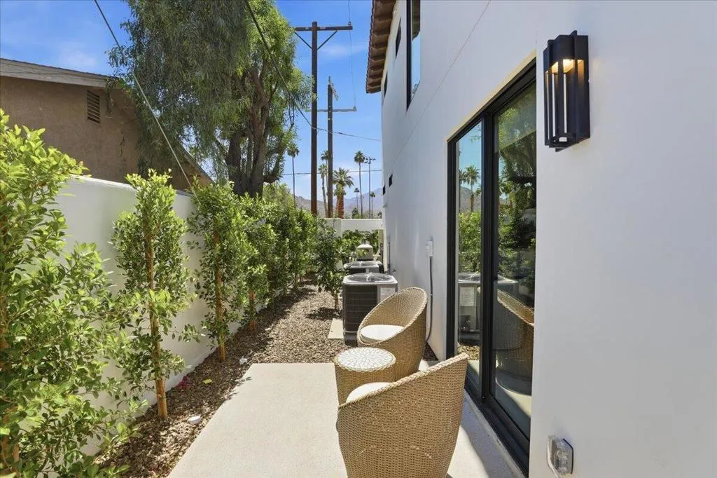 Derby House-Patio off Justify Rm