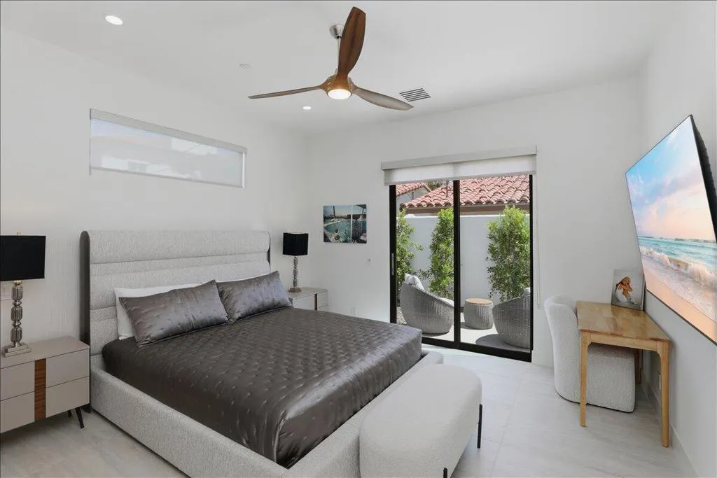 Sinatra Rm with Private Balcony