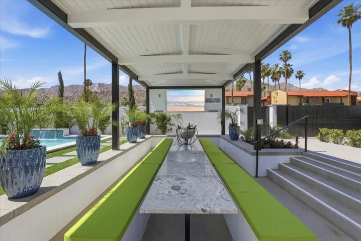Sunken Patio and Seating for 20 Guest