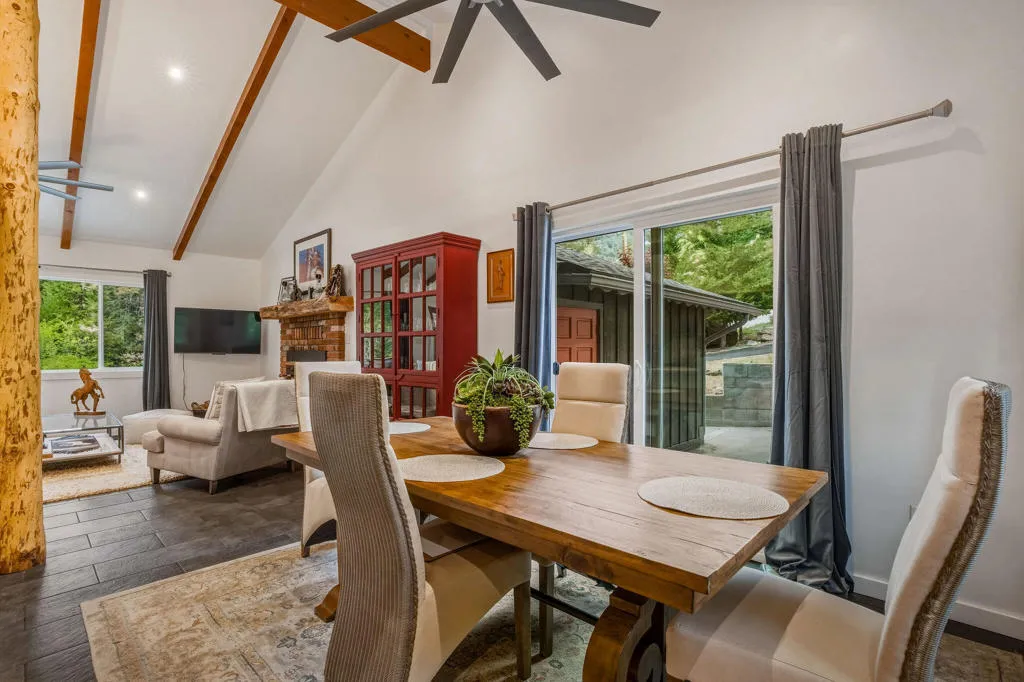 25106RimRockRd-13