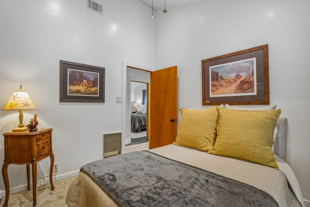 25106RimRockRd-21