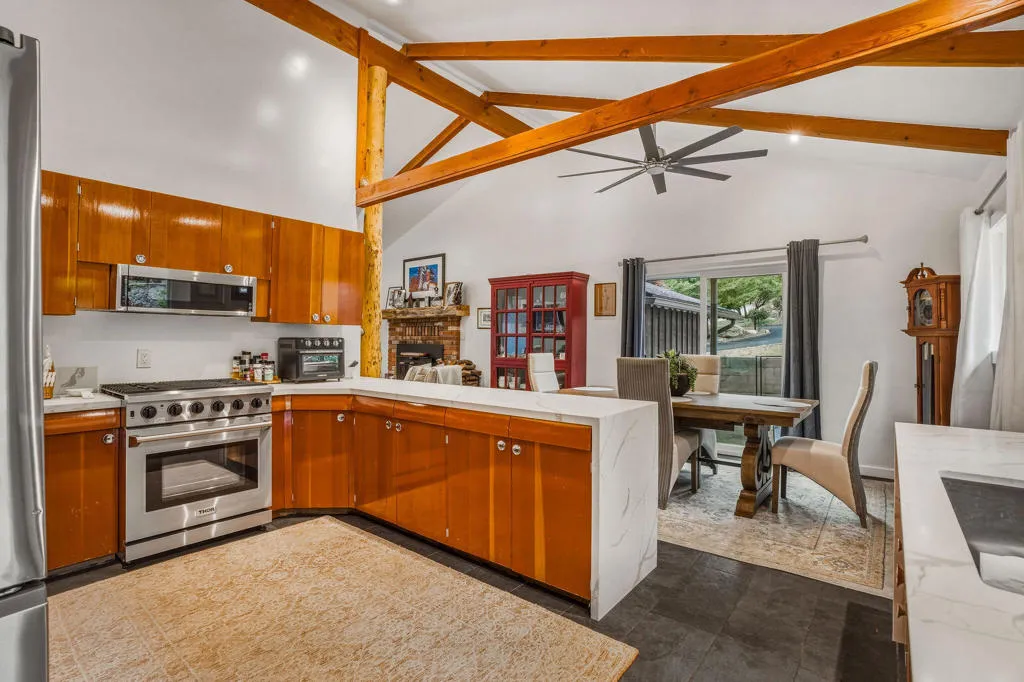 25106RimRockRd-16
