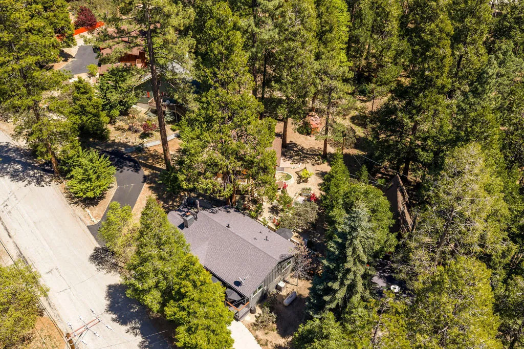 25106RimRockRd-75