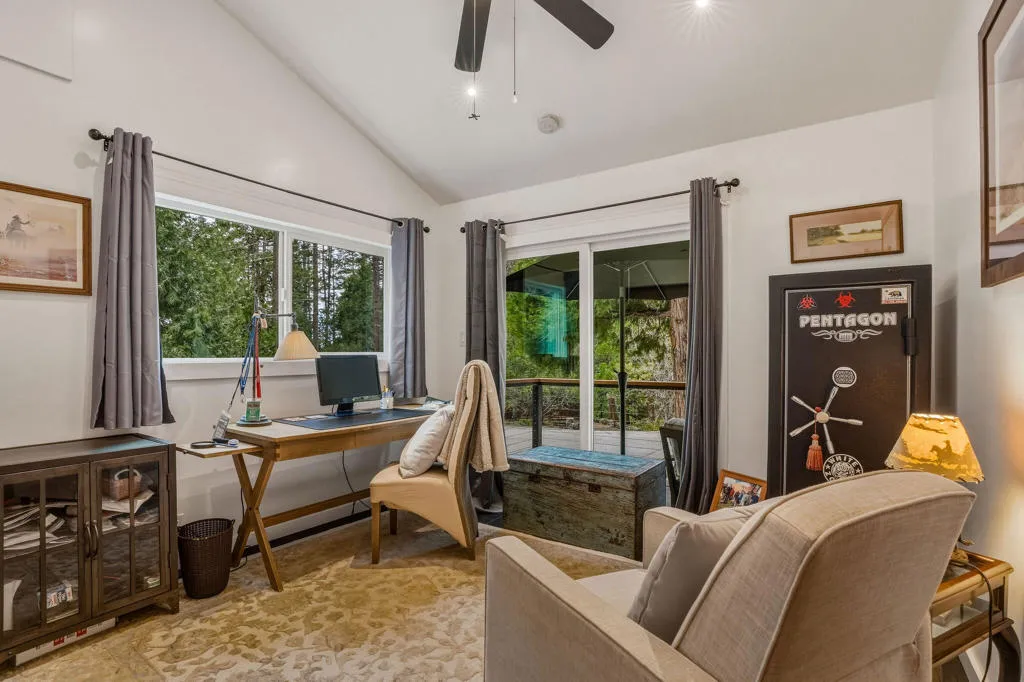 25106RimRockRd-22