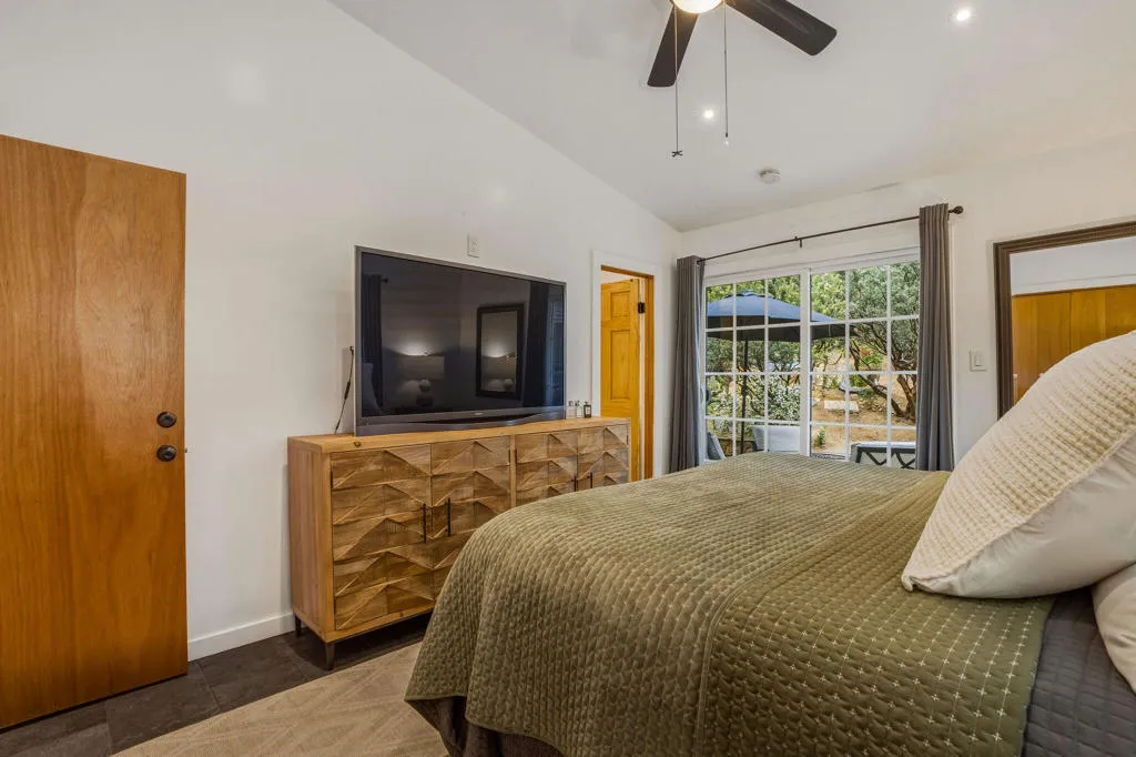 25106RimRockRd-25