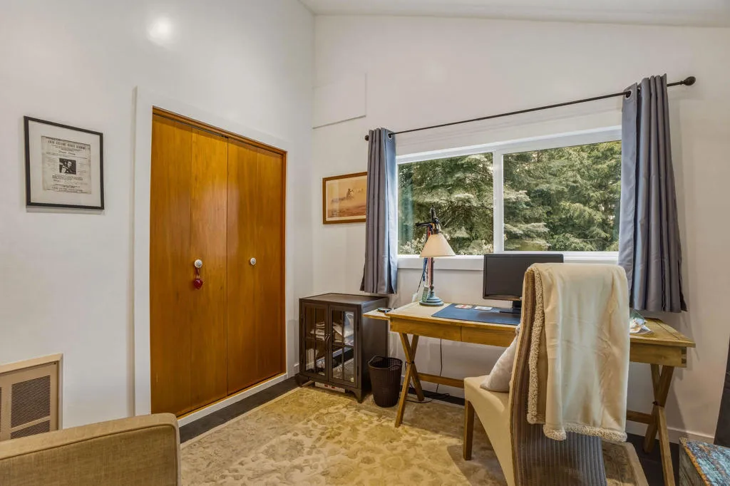 25106RimRockRd-23
