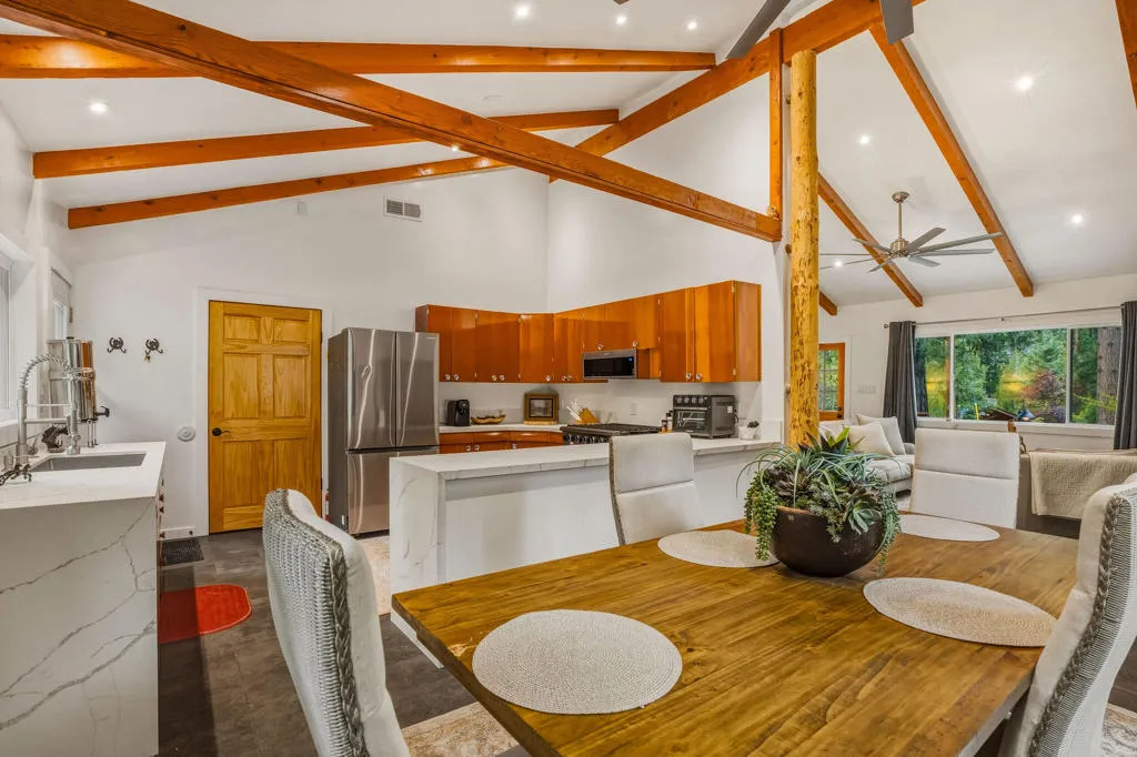 25106RimRockRd-12