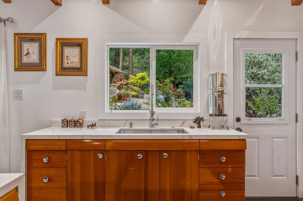 25106RimRockRd-17