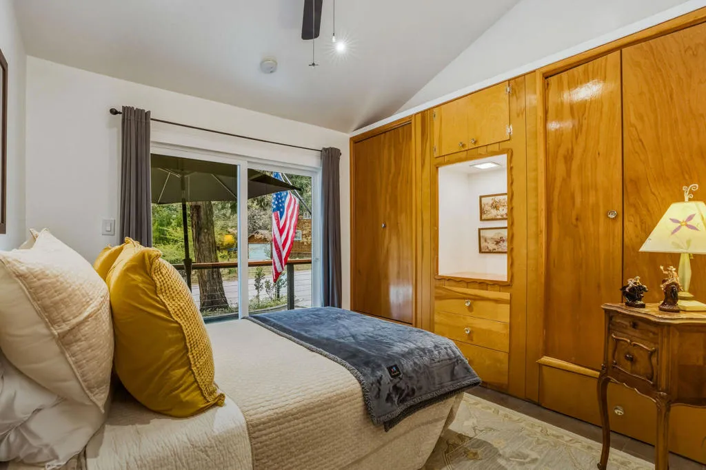 25106RimRockRd-20