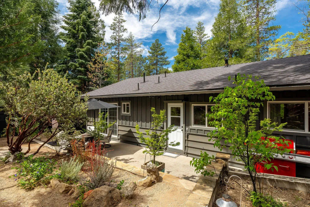 25106RimRockRd-72