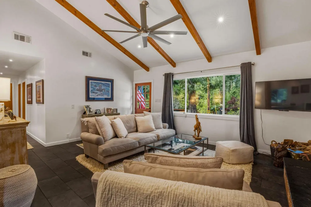 25106RimRockRd-7