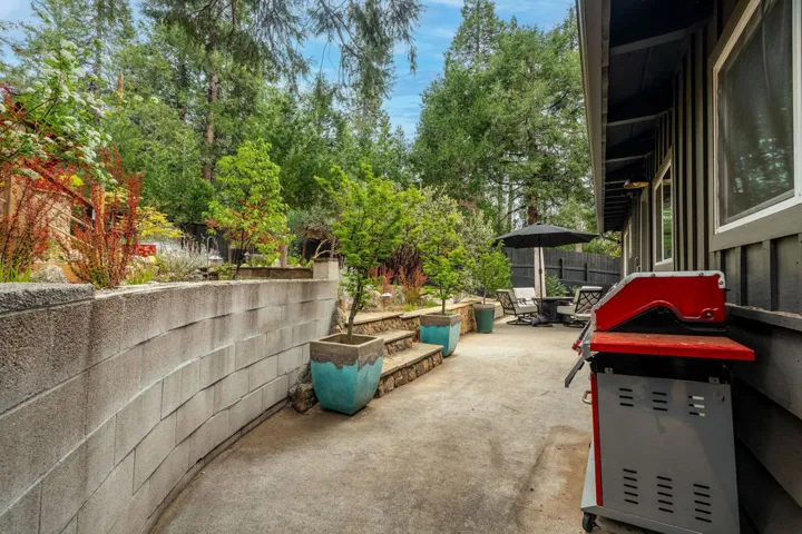25106RimRockRd-30