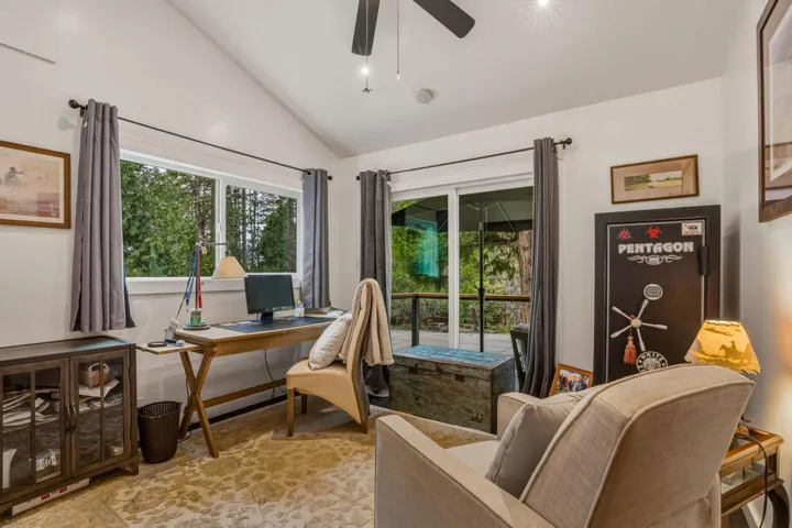 25106RimRockRd-22