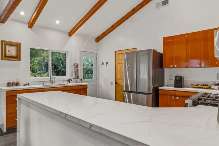 25106RimRockRd-15
