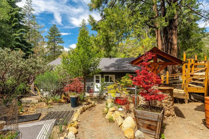 25106RimRockRd-71