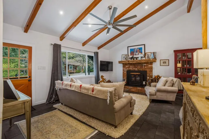 25106RimRockRd-6
