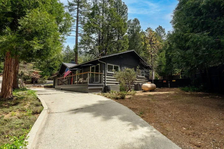 25106RimRockRd-3