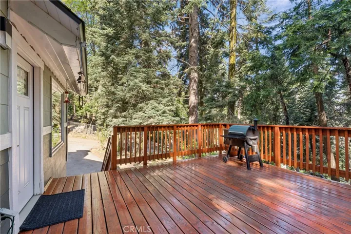 Deck view to front of Home/Entrance