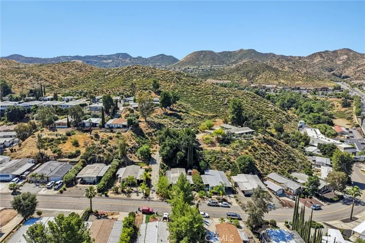 22819 Skylink, Canyon Lake, California 92587