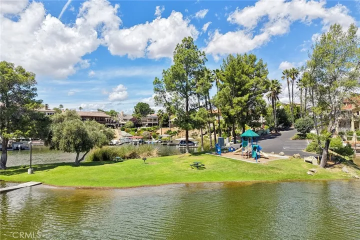 22819 Skylink, Canyon Lake, California 92587