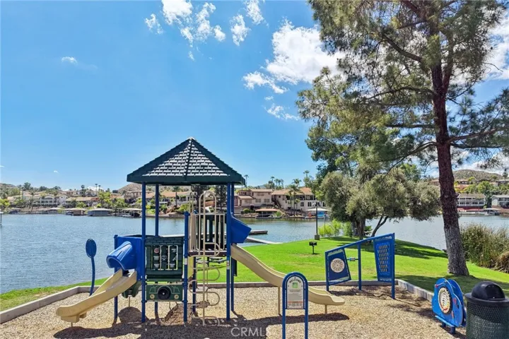 22819 Skylink, Canyon Lake, California 92587