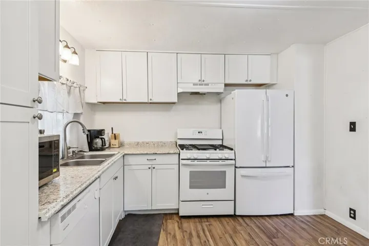22819 Skylink, Canyon Lake, California 92587
