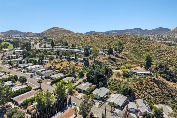 22819 Skylink, Canyon Lake, California 92587