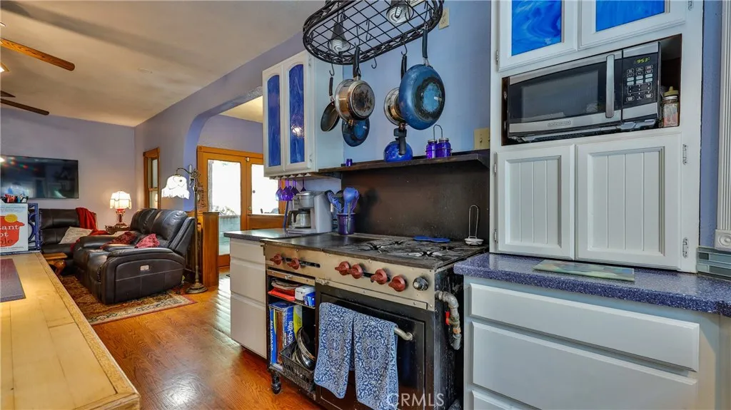 excellent kitchen storage