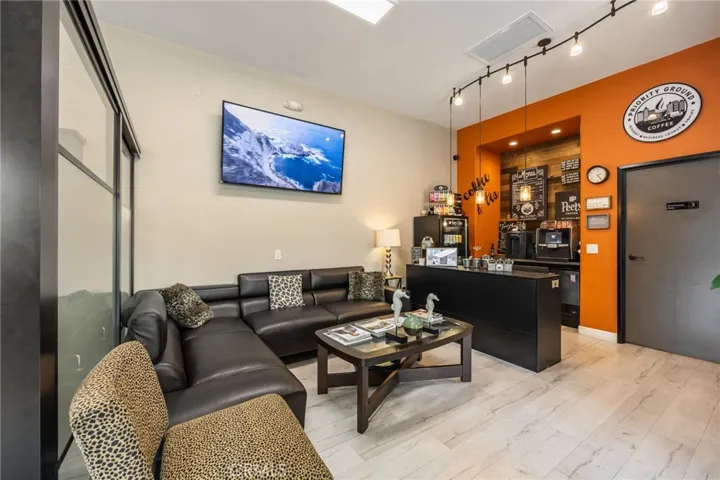 Lounge / Coffee Bar