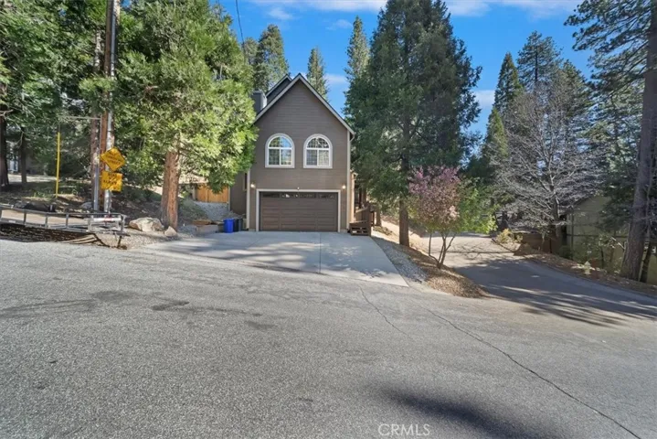 27312 Little Bear, Lake Arrowhead, California 92317