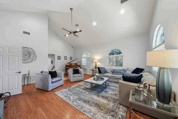 27312 Little Bear, Lake Arrowhead, California 92317