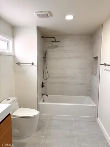 MASTER BATHROOM WITH DOUPLE SINKS