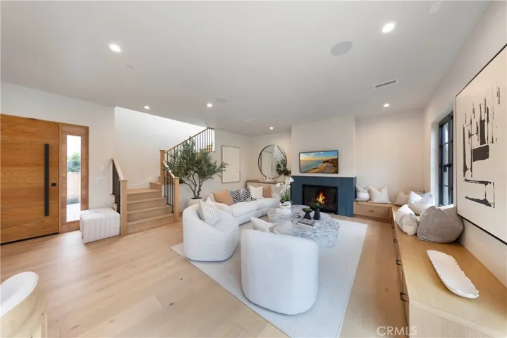1594 Redlands Place, Costa Mesa, California 92627