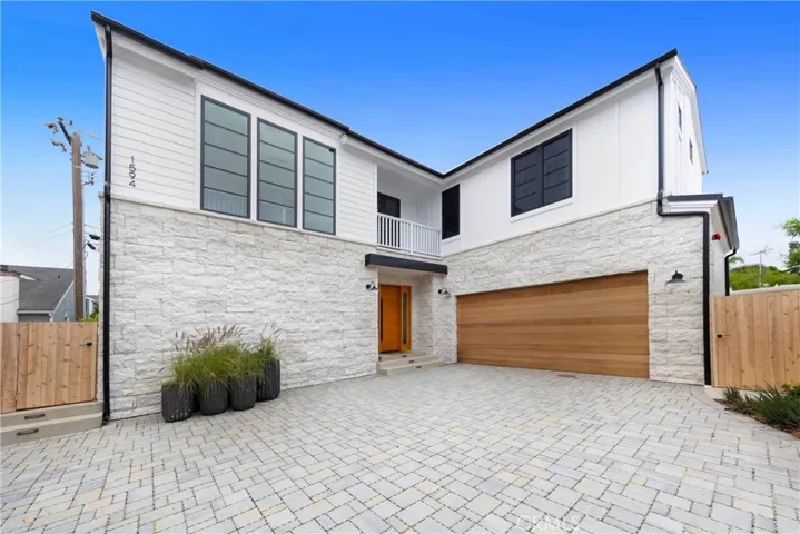 1594 Redlands Place, Costa Mesa, California 92627
