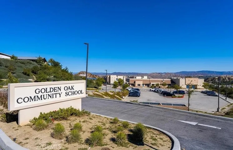 Elementary school next to community