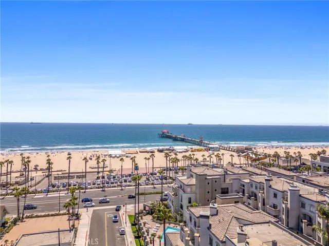 Featuring Huntington Beach’s famous pier at sunset, this scene highlights the
relaxed, coastal community vibe.
