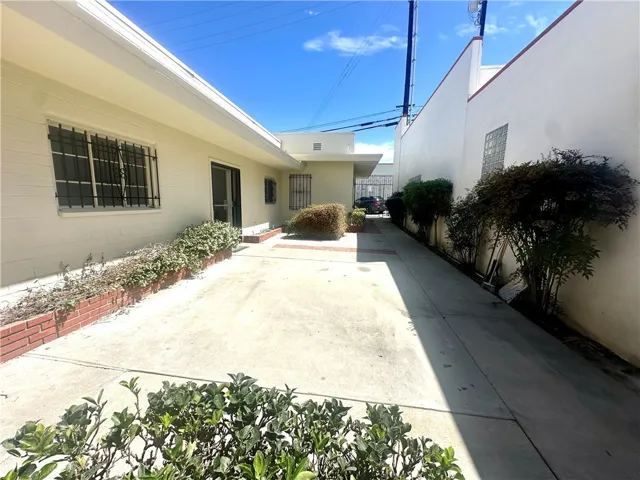 817 Courtyard