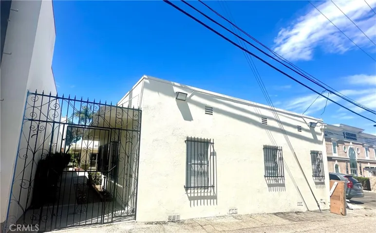 Entry of 817 Main