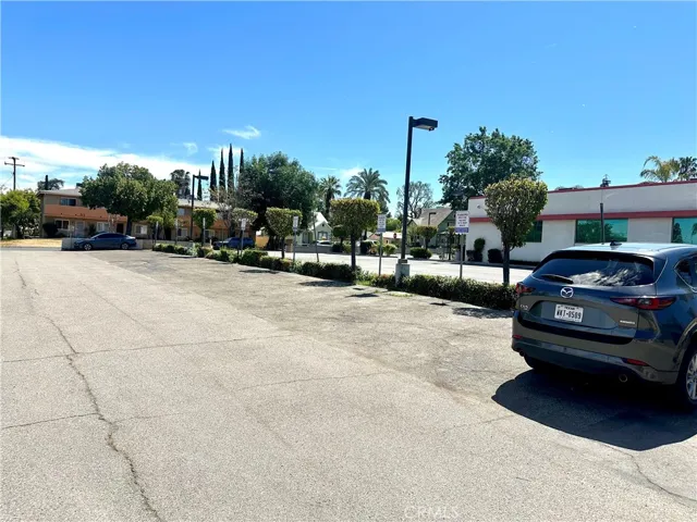 3920 sf parking lot
