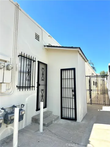 rear entry 817 Main